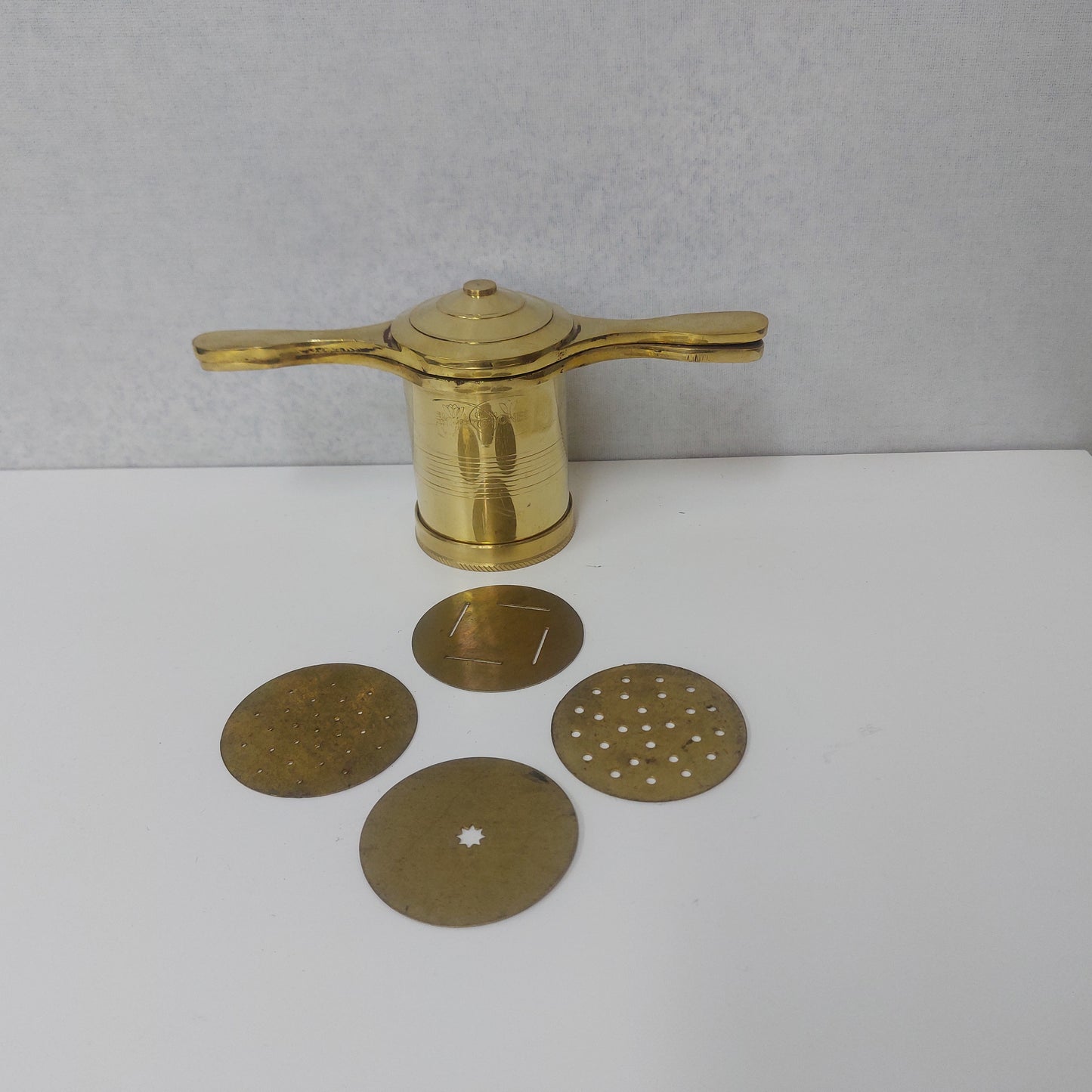 Brass Press Murukku Ural / Brass Press Murukku Maker with with Murukku Achu 4 Pcs.