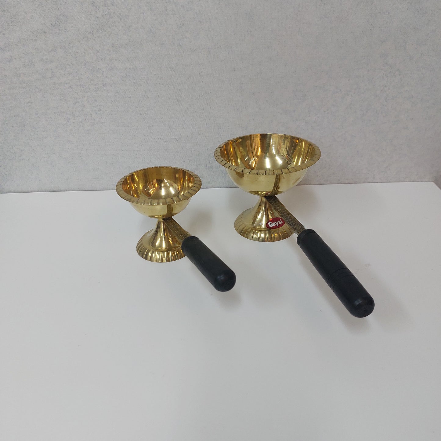Brass Dhoopakkal with Wooden Handle For Prayers / Pooja / Dhoopakkarandi
