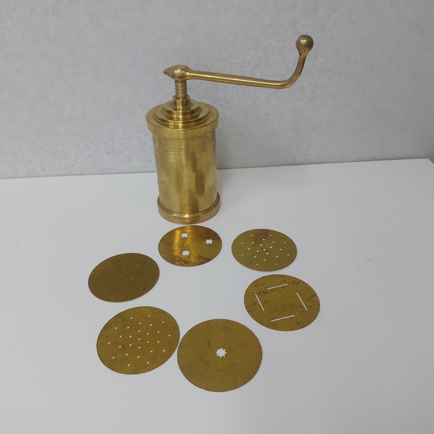 Brass Murukku Ural / Brass Murukku Maker with with Murukku Achu 6 Pcs.
